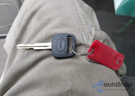 2001 Toyota Tundra Ltd V8 from USA, damaged, VIN 5TBRT38181S138874